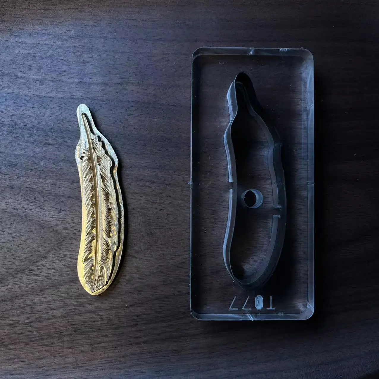 ريشة شكل النحاس ختم قطع يموت م - مراجعة Leather Stamp Set وسعره