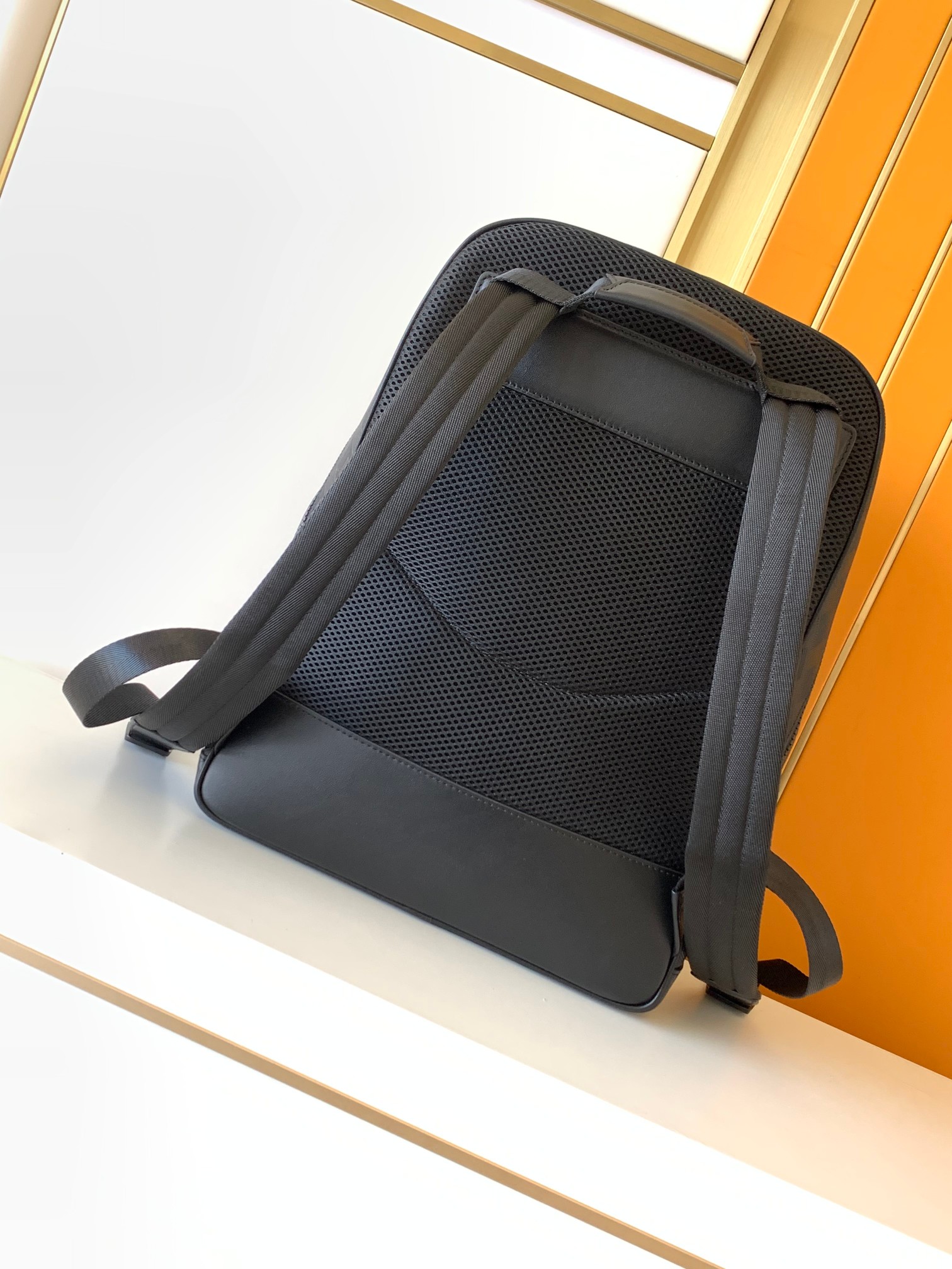 حقيبة ظهر سوداء بتصميم بسيط وم - مراجعة Leather Work Rucksack Mens وسعره